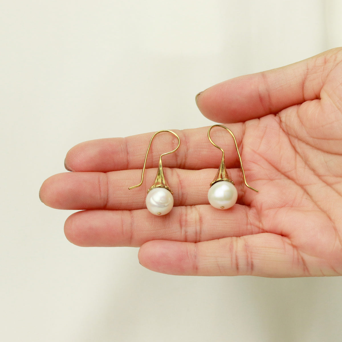 White Pearl Ribbed Earrings