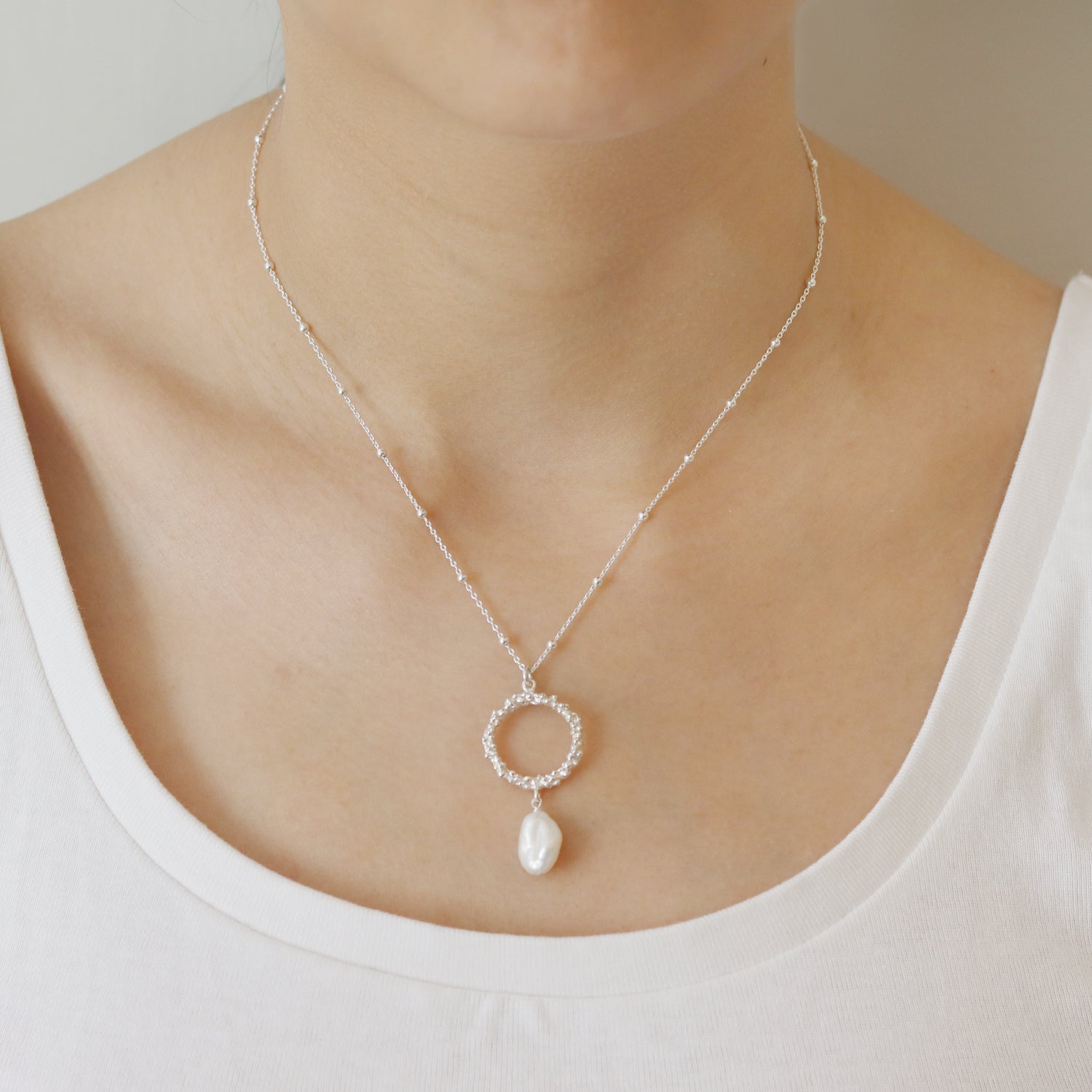 Metallic sale pearl necklace